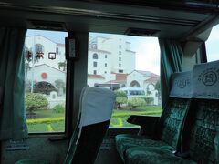 14：55　道中は終始うかれて過ごしましたが、とうとうアリビラに到着します！
ほら、あの赤い屋根とエントランス♪♪
たった一度来ただけなのになつかしいなんて、ずうずうしいですか(ﾉ▽≦*)