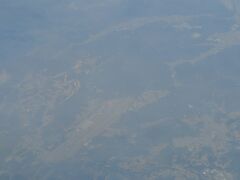 　少し雲がかかって、雲が切れたと思ったら岡山空港が見えました。