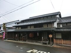 ｢冨田八郎家｣
造り酒屋を営む傍ら庄屋をつとめ、教育･産業･福祉等地域発展に尽くした冨田八郎先生のお宅です。
今も冨田酒造として営業しています。