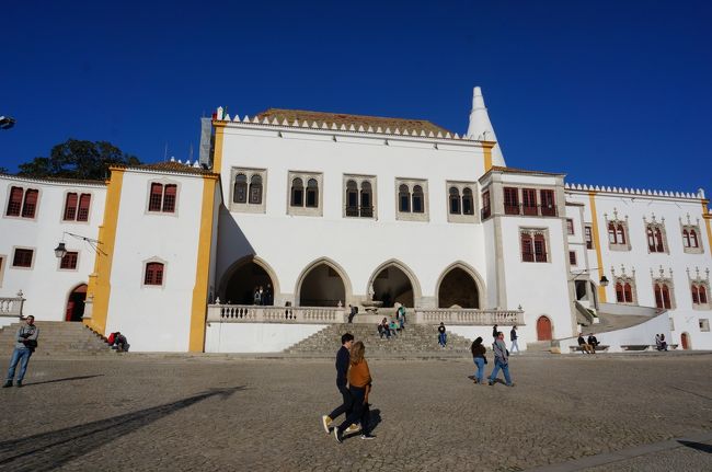 王宮というわりには、外観はそこまで華やかではありませんでした。