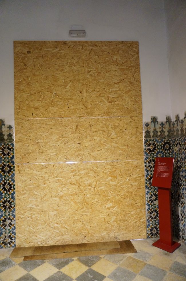 これはどう見てもベニヤ板にしか見えないんだけど。<br />見る人が見れば違うのかな？っていうかなんで展示してるんだろう。