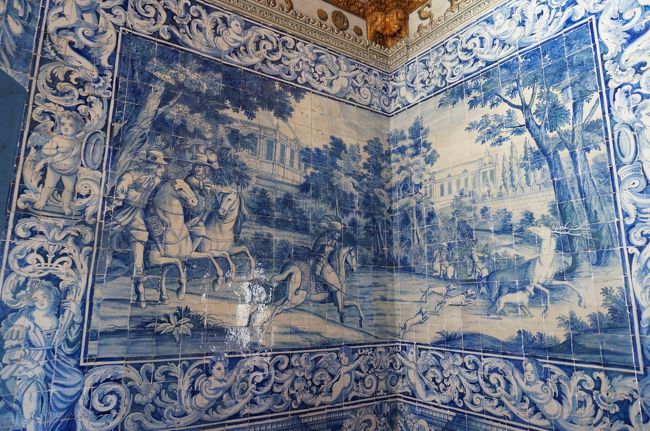 この部屋は壁一面に描かれたアズレージョも、また見事です。