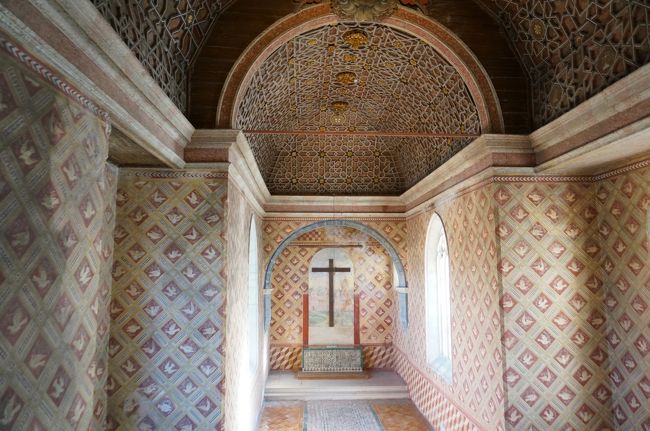 教会の十字架、なんかバランスがおかしい気がするんだけど。昔はこんなもんだったのかな。