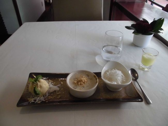 ﾃﾞｻﾞｰﾄ3種盛。ｺｺﾅﾂのｹｰｷとかｱｲｽｸﾘｰﾑ。