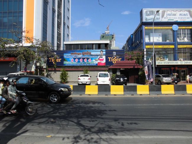 散歩中に見つけた北朝鮮のﾚｽﾄﾗﾝ。　壁で中は見れない。　工作員のｱｼﾞﾄだと言われている。