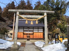 かえで通り沿いにある湯宮神社