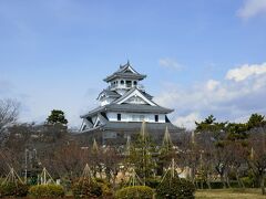 長浜にやって来ました。

豊公園の駐車場が整備中です。臨時駐車場があるのでそこそこ駐車できますが、少しキャパは減っています。

