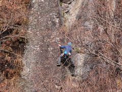 小さな岩でも高さが10ｍほど。

ハーネスにザイルを装備したクライマーの方たちが岩登りの練習をしていた。

私は体に柔軟性が無いので本格的なクライミングは出来ないのだが、こんな景色を見てしまうと、チャレンしたくなってしまう。
