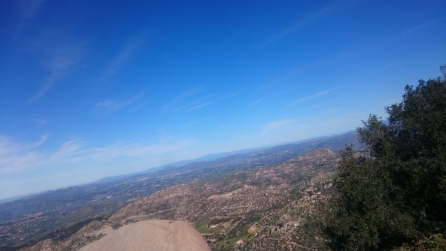 こちらはポテトチップロックの先端から見える景色です！<br />絶叫系や高いところは比較的得意な私ですが、ここはちょっと震えました、、<br />でもほんとに最高の景色ですごく気持ちよかったです！！