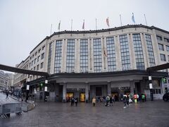 ２時間ほどでブリュッセル中央駅に到着です。
乗り継ぎに２時間ほどあるので、市内を散策してみることにします。