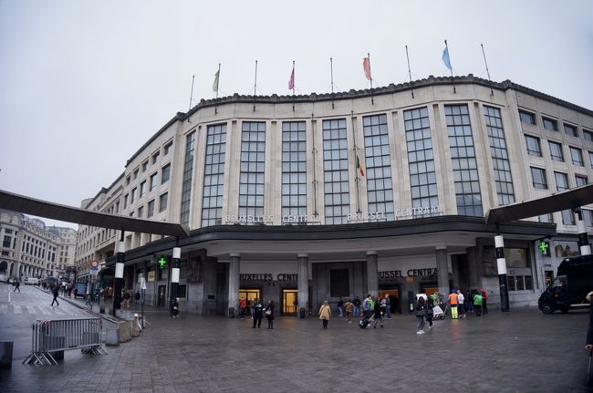 ２時間ほどでブリュッセル中央駅に到着です。<br />乗り継ぎに２時間ほどあるので、市内を散策してみることにします。