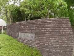 宇都宮駅から歩くこと20分。息も絶え絶えにたどり着いたのは、宇都宮駅東公園。

ご存知の方は、もうお分かりでしょう。
もう１両しか残存しないレアな車両を拝みにはるばるやって来ました。