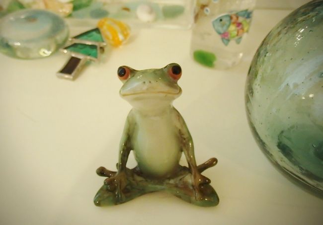 買った、カエルの置物。<br />