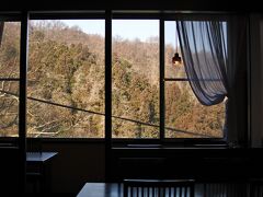 朝食は2階のレストラン「榛名」で和洋ブッフェ。
窓側の席からは榛名山系の山々が見える。


旅行記はこちら。
【岸権旅館（朝食）】http://4travel.jp/travelogue/11222010