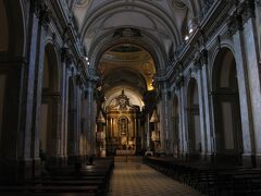 せっかくなので大聖堂にも立ち寄ります。やはり教会には厳粛な雰囲気が漂う