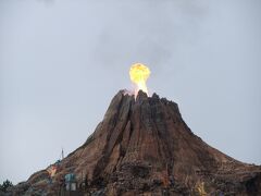 プロメテウス火山も噴火してますが、まだ曇っています…