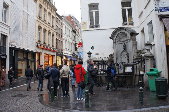 小便小僧も歩いて５分ほどでした。<br />周囲にはワッフルやチョコのお店がたくさんありました。