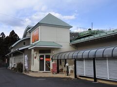 渋川ICから県道33号線へ。プリン専門店「クレヨン」に立ち寄る。