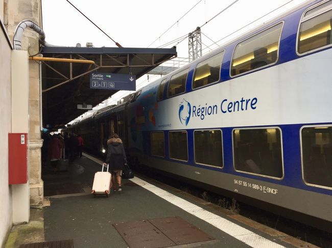 ル・マン駅でレンヌゆきに乗り換え。ハイデッカーの綺麗な車両がやって来た！