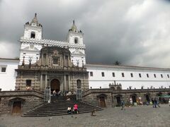 サンフランシスコ広場に面して、サンフランシスコ教会・修道院もあった