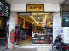 　元気になったので、予定していたお店へショッピングへ。

　まずは、トンタットティエップ通りのSaPa。

　