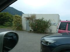 パン屋さん

あんパンはあんこたっぷり。しかも大きい!!
以前、紅芋あんパン食べて美味しかったから寄ったけどなかった。
13時と15時に焼き上がるみたい。