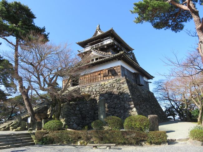 丸岡城天守。<br />現存１２天守のひとつです。<br />丸岡城が、現存する最古の天守という説もあり、<br />同じく最古といわれる犬山城と、どちらが最古か争っています。<br />