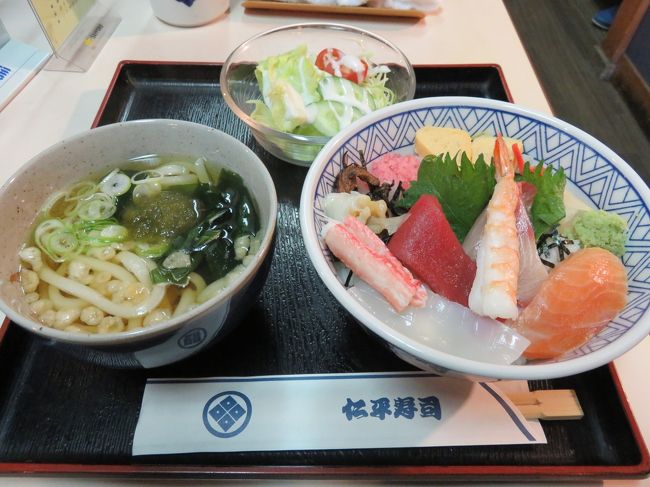 昼ごはんは海鮮丼。<br />毎日海鮮丼食べてる気がする。