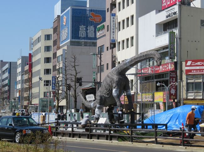 福井駅へ。<br />ブラキオサウルスかな。