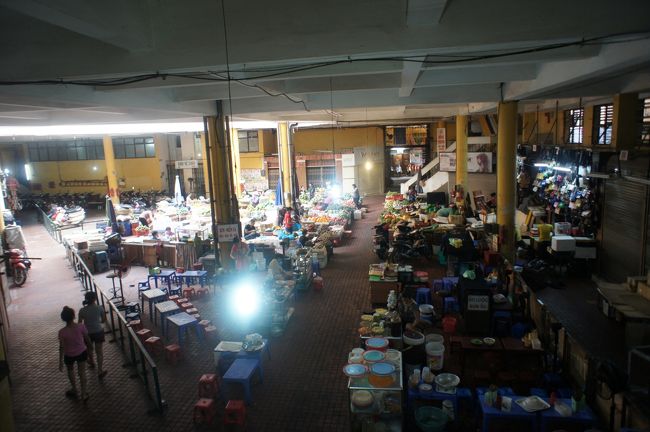 しかしまだ生地屋は開いてなかった。