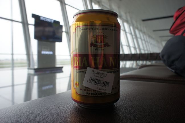 空港ではビールは市内の3倍位の値段になっていました。