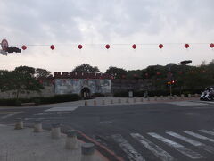 鳳山縣舊城東門：鳳儀門に着きました。