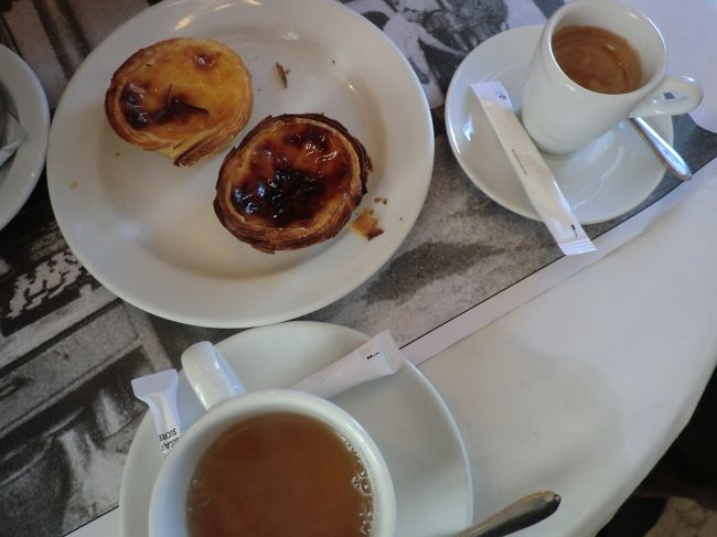 まずは、クーポン頂いたので、フィゲイラ広場にある1829年創業の老舗カフェ『Confeitaria Nacional（コンフェイタリア・ ナチオナル）』でエッグタルト（甘い）＠お茶