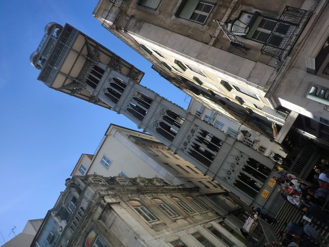 サンタ ジュスタのエレベーター、並んでいる人が多くて登りません<br />すぐ近くにカンペールがあり、買いたいけど時間がないのでチラ見のみ