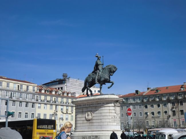 フィゲイラ広場。一通りの市内観光が終わりフィゲイラ広場付近で下ろされて午後はフリー