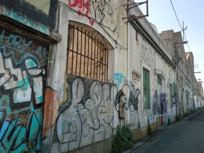 テージョ川沿いに目的のレストランへ向かう道（夜は物騒かも）