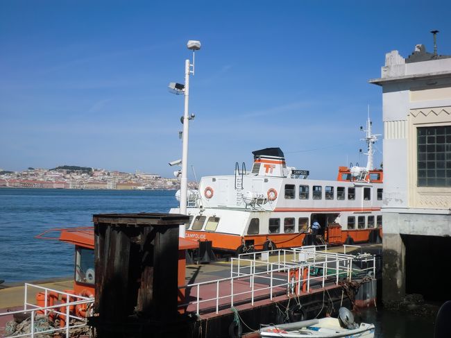 さて、リスボンメトロ 緑線に乗り、ロシオ駅⇒カイス・ド・ソドレ駅下車し、フェリーに乗ってテージョ川を渡り、リスボン市街の対岸、カシーリャス（Cacilhas）deランチ
