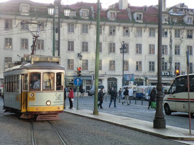 フィゲイラ広場に戻りトラム12番で一周（20分くらい）