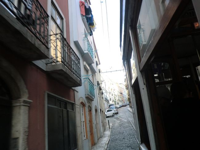 建物すれすれで通過中