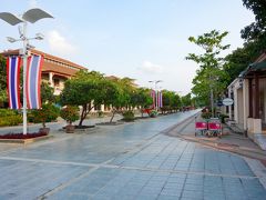 空港との距離では近いのですが、出発口へはぐるっと回らなくてはいけないので、結局20分ちょいかかりました。

チェックインして、1時間ほどあるので空港のショップを少し見ますが、見事にオープンエアーですな。シルクで有名な「ジム・トンプソン」なんかもあります。まあ、バンコクにもありますので、ココで買わなくても良いのですが。