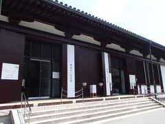 その後は、「国宝館」に入館します。
ここも内部は撮影禁止です。

高さ5mもある「千手観音菩薩像」、「金剛力士像」、かの有名な「阿修羅像」etc...
ずっと居ても飽きない国宝や重文がずらりと並んでいます。