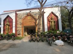 オールドバガンにある　ロイヤルバガンホテルに宿泊。

3日後のマンダレー行きのバスチケットもホテルピックアップ付きで購入できました。小さなバスだったけど、マンダレーのホテルまで送ってもらえました。ドアトゥドア。9000チャット
