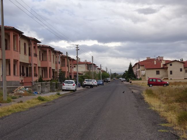 腹ごなしにホテル周辺を散策。<br /><br />ごく普通に住宅街です。