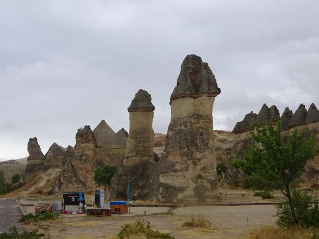 自然現象とはいえ、本当に不思議な形だわ。。。<br /><br />なんてったって 2000万年前に起きた火山灰からこの形ですよ。<br /><br />