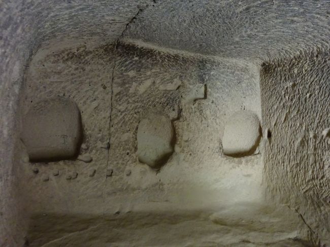 で、迫害を行ってきたローマ帝国のコンスタンティヌス帝ですが、<br /><br />313年、キリスト教を公認します。<br /><br />その後、アナトリアを支配したセルジューク・トルコも、オスマン・トルコも<br /><br />キリスト教には寛容だったそうです。<br /><br />はて、じゃあここに隠れていたキリシタンたちは何処へ・・・??