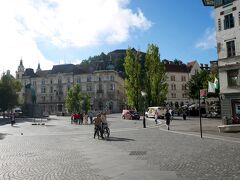 いよいよPresenov広場に出た
