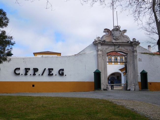 警察署（Moisteiro de Sao Bernardo）の入り口