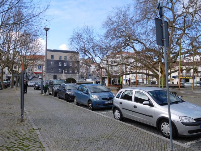 町の中心辺りの広場<br />この辺りを境に、建物が新しい感じに変わります。<br /><br />真ん中に写っているのが、この町に二つある４つ星ホテルの一つ「Jose Regio」。<br />後で書きますが、お世話になりました。