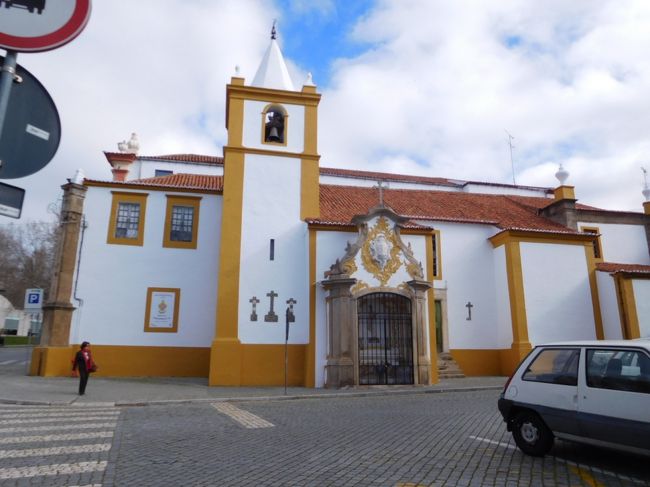 広場近くの教会