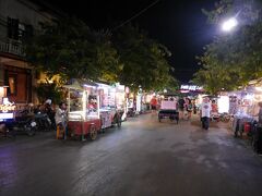 ナイトマーケットやアンコールマーケットで土産等を買ったりして、歩いてホテルに戻りました。